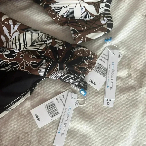 Bleu Rod Beattie Bold Moves Underwire Molded Swim Top and Sarong Hipster Bottom - Picture 12 of 13